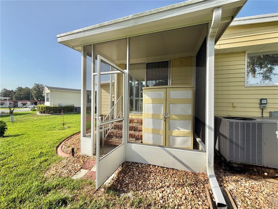 For Sale: $129,000 (2 beds, 2 baths, 1408 Square Feet)