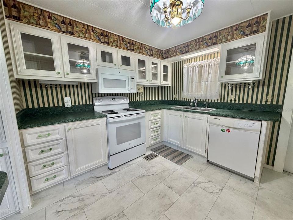 For Sale: $129,000 (2 beds, 2 baths, 1408 Square Feet)