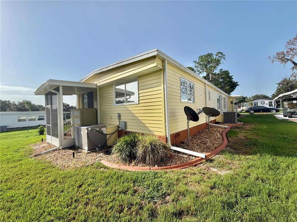 For Sale: $129,000 (2 beds, 2 baths, 1408 Square Feet)