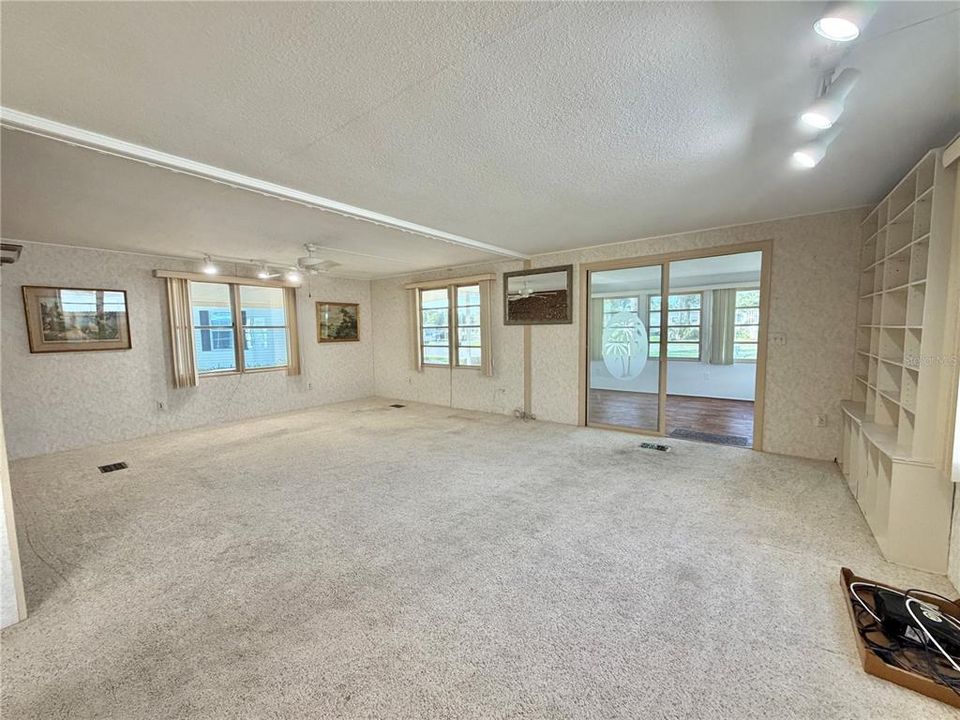 For Sale: $129,000 (2 beds, 2 baths, 1408 Square Feet)