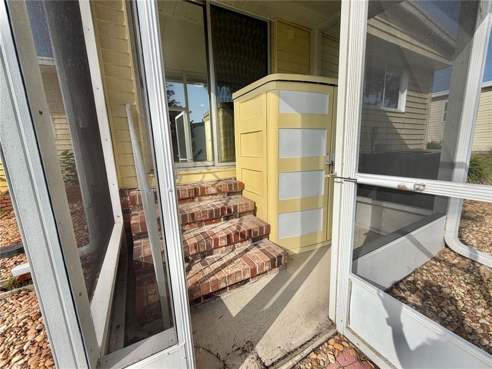 For Sale: $129,000 (2 beds, 2 baths, 1408 Square Feet)
