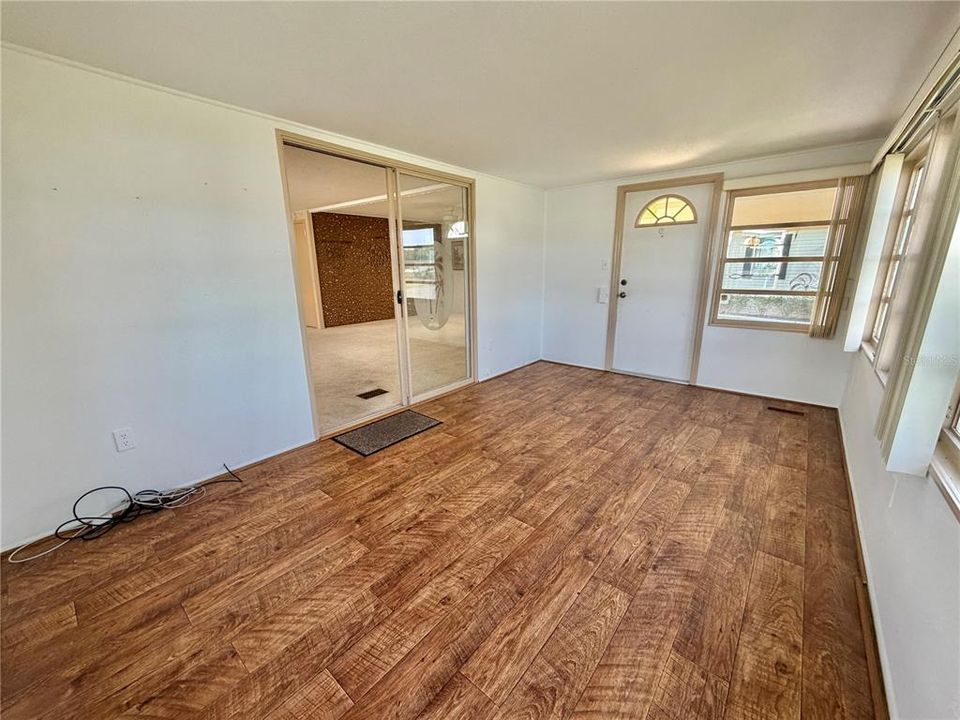 For Sale: $129,000 (2 beds, 2 baths, 1408 Square Feet)