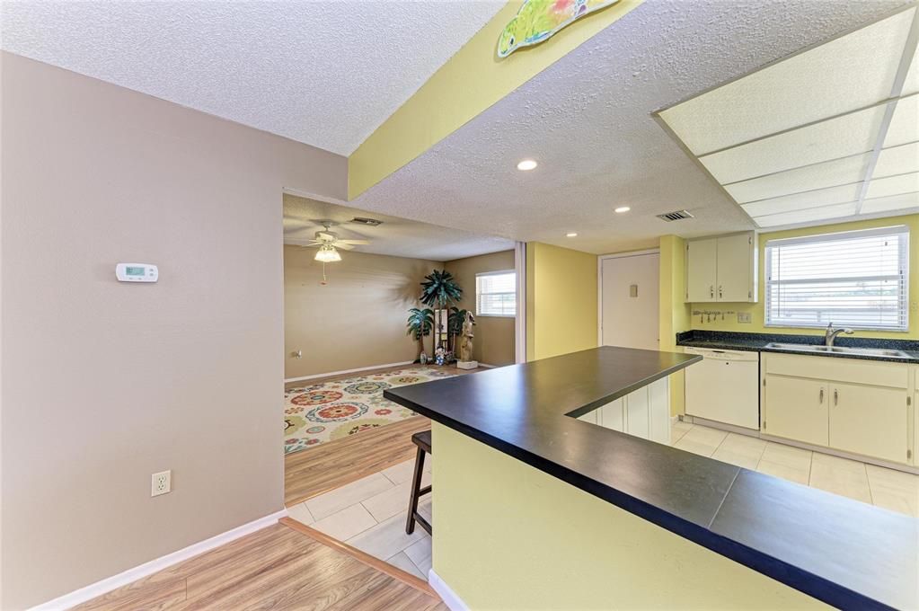 For Sale: $169,900 (3 beds, 2 baths, 1270 Square Feet)