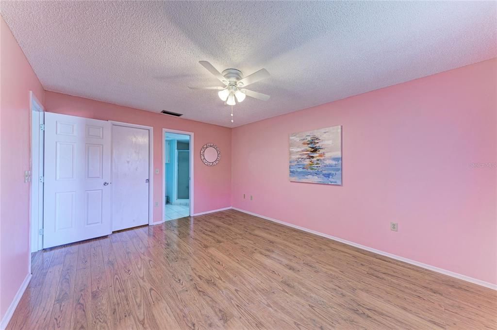For Sale: $169,900 (3 beds, 2 baths, 1270 Square Feet)