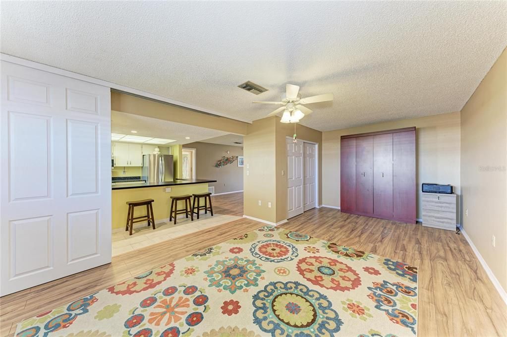 For Sale: $169,900 (3 beds, 2 baths, 1270 Square Feet)