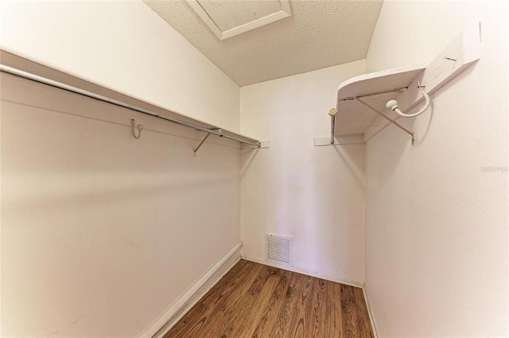 For Sale: $169,900 (3 beds, 2 baths, 1270 Square Feet)