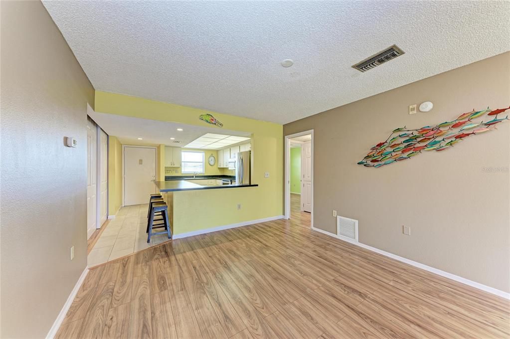 For Sale: $169,900 (3 beds, 2 baths, 1270 Square Feet)