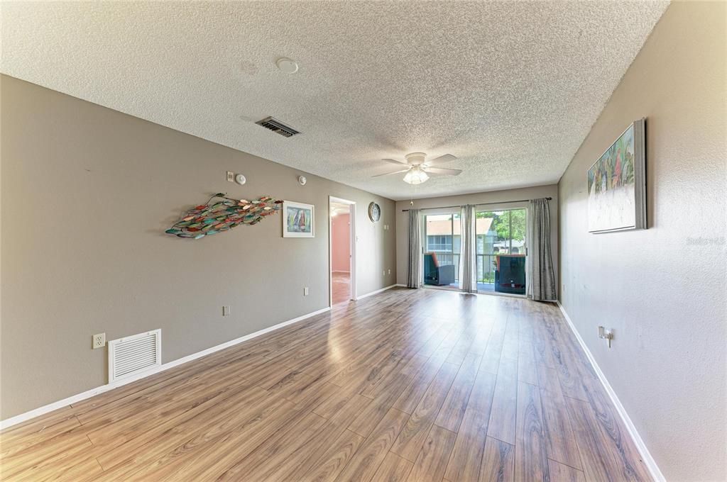 For Sale: $169,900 (3 beds, 2 baths, 1270 Square Feet)