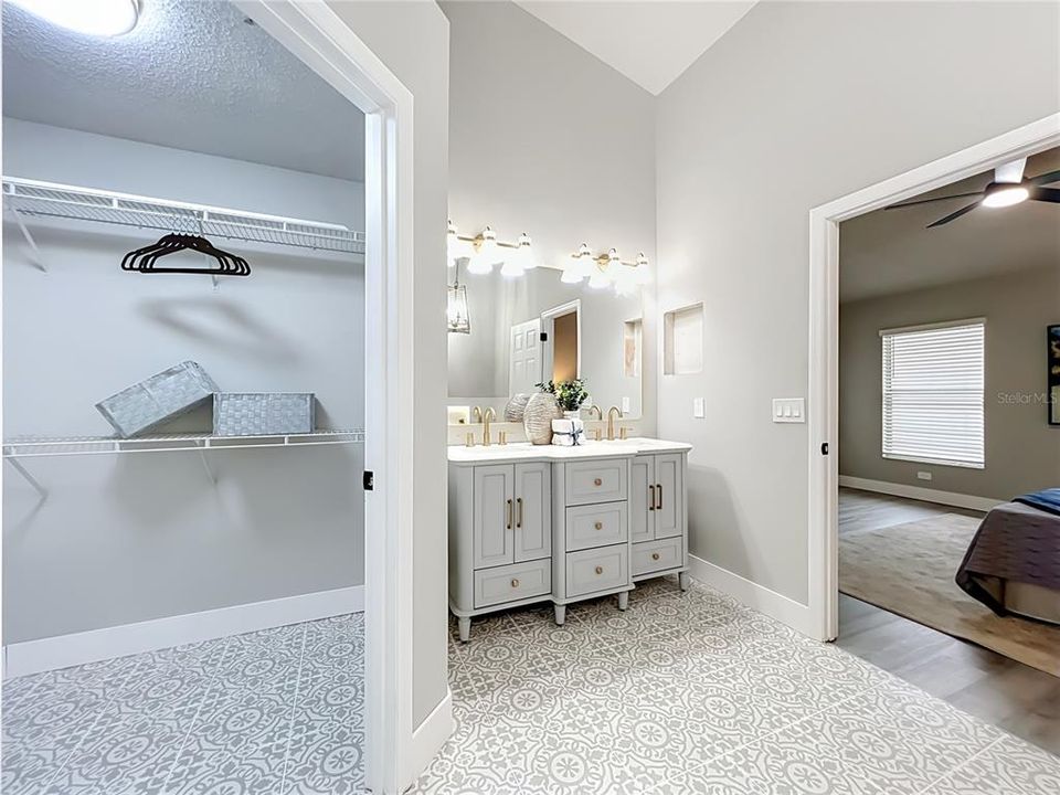 For Sale: $474,000 (4 beds, 2 baths, 1956 Square Feet)