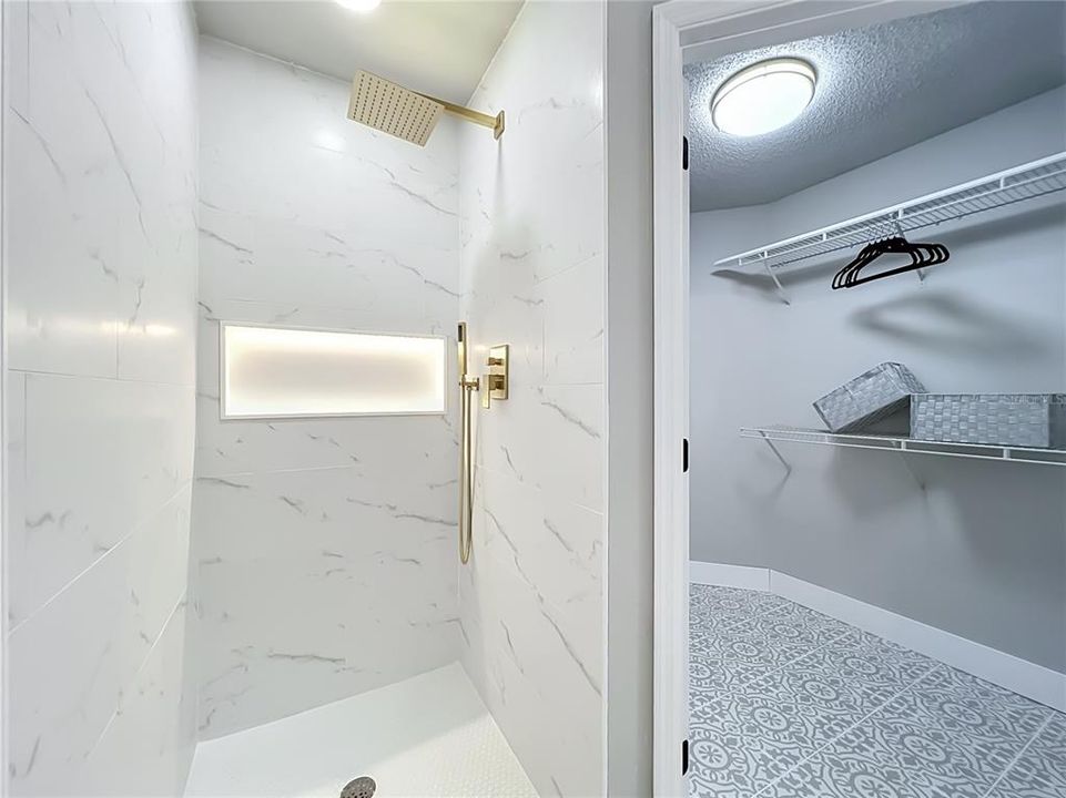 For Sale: $474,000 (4 beds, 2 baths, 1956 Square Feet)