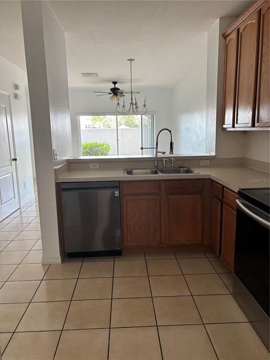 В аренду: $1,950 (2 спален, 2 ванн, 1071 Квадратных фут)