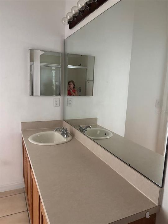 В аренду: $1,950 (2 спален, 2 ванн, 1071 Квадратных фут)