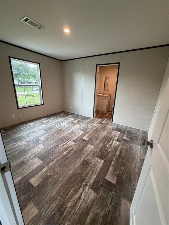 For Sale: $139,900 (2 beds, 2 baths, 840 Square Feet)
