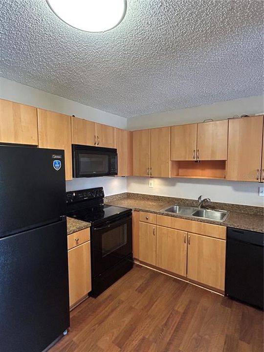 For Rent: $1,400 (2 beds, 1 baths, 800 Square Feet)