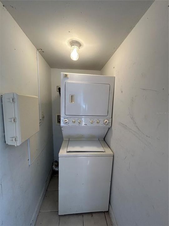 For Rent: $1,400 (2 beds, 1 baths, 800 Square Feet)