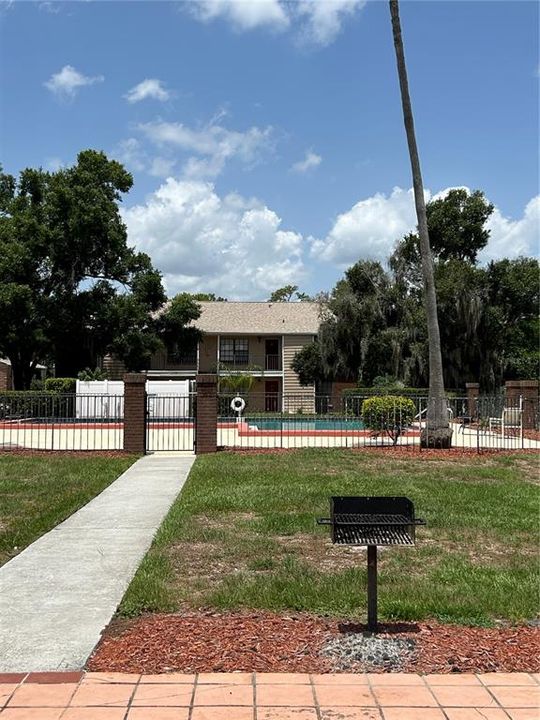 For Rent: $1,400 (2 beds, 1 baths, 800 Square Feet)