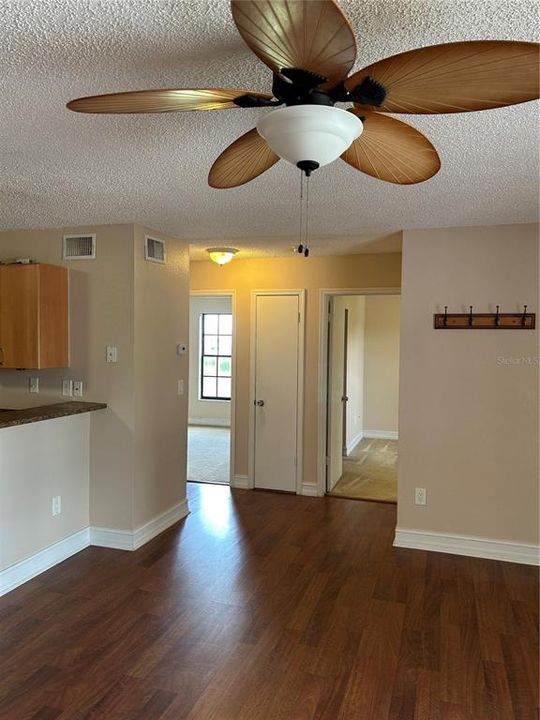 For Rent: $1,400 (2 beds, 1 baths, 800 Square Feet)