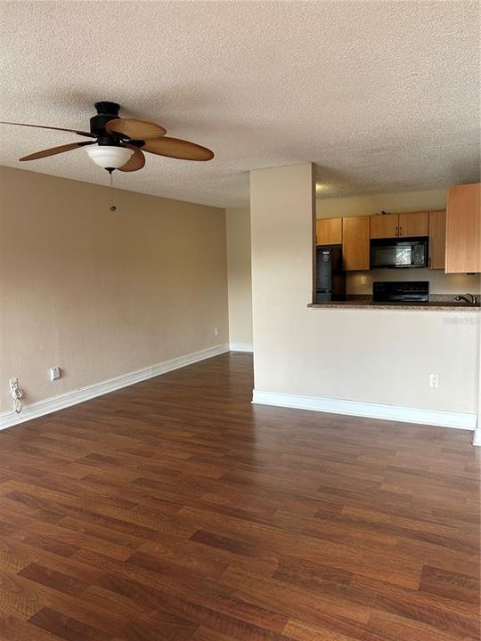 For Rent: $1,400 (2 beds, 1 baths, 800 Square Feet)