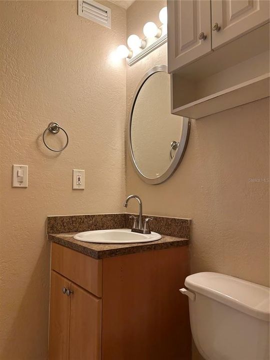 For Rent: $1,400 (2 beds, 1 baths, 800 Square Feet)