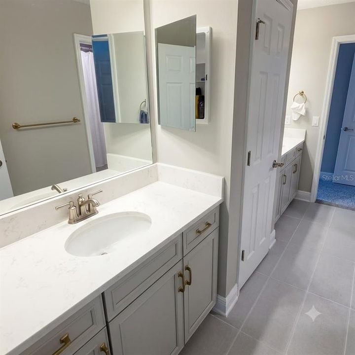 En Venta: $1,250,000 (6 camas, 4 baños, 5452 Pies cuadrados)