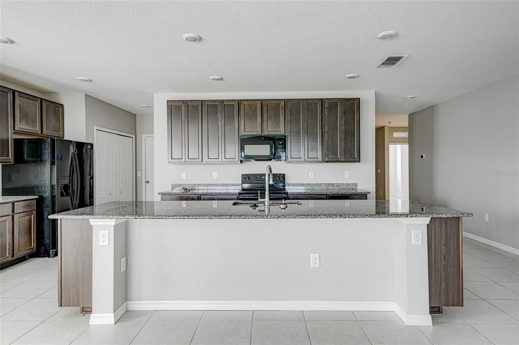 For Sale: $345,000 (3 beds, 2 baths, 1998 Square Feet)