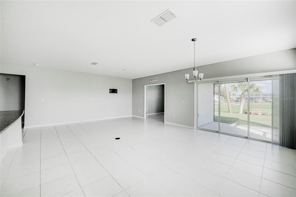 For Sale: $345,000 (3 beds, 2 baths, 1998 Square Feet)