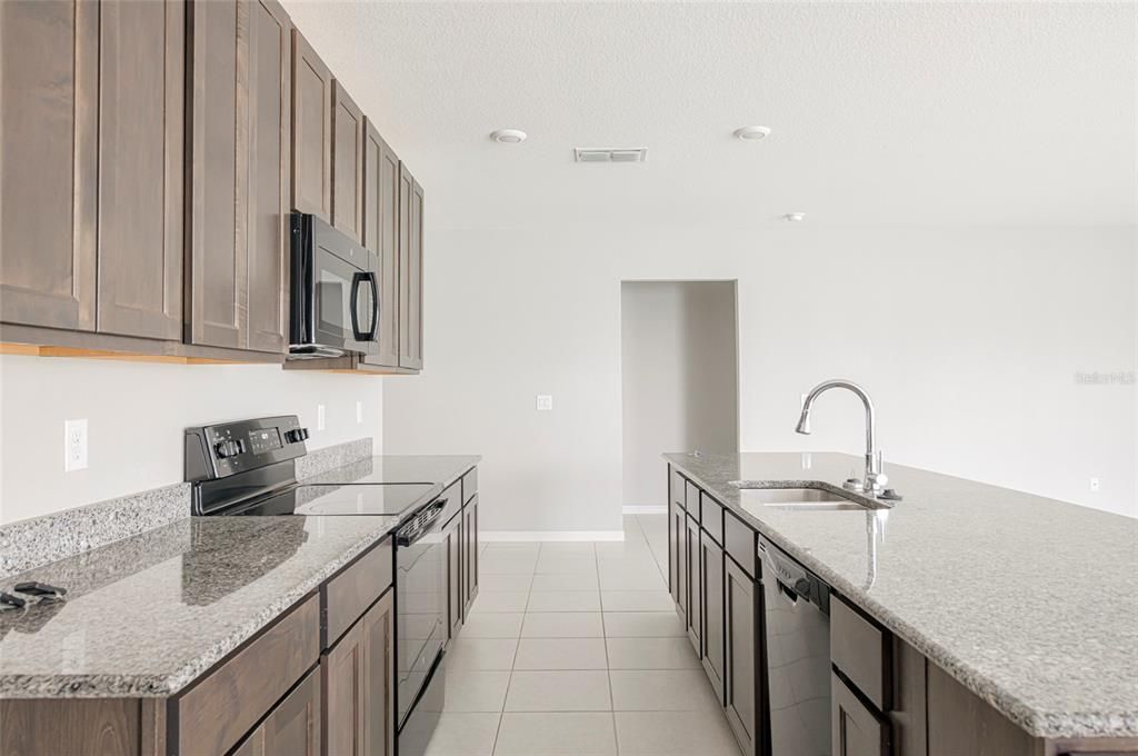 For Sale: $345,000 (3 beds, 2 baths, 1998 Square Feet)