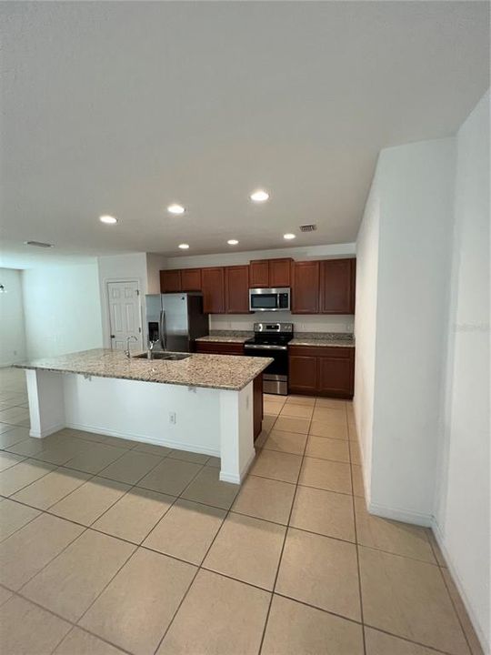 En Renta: $2,200 (4 camas, 3 baños, 1980 Pies cuadrados)