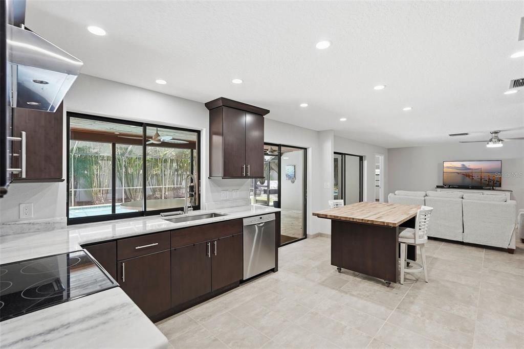 На продажу: $975,000 (4 спален, 3 ванн, 2499 Квадратных фут)