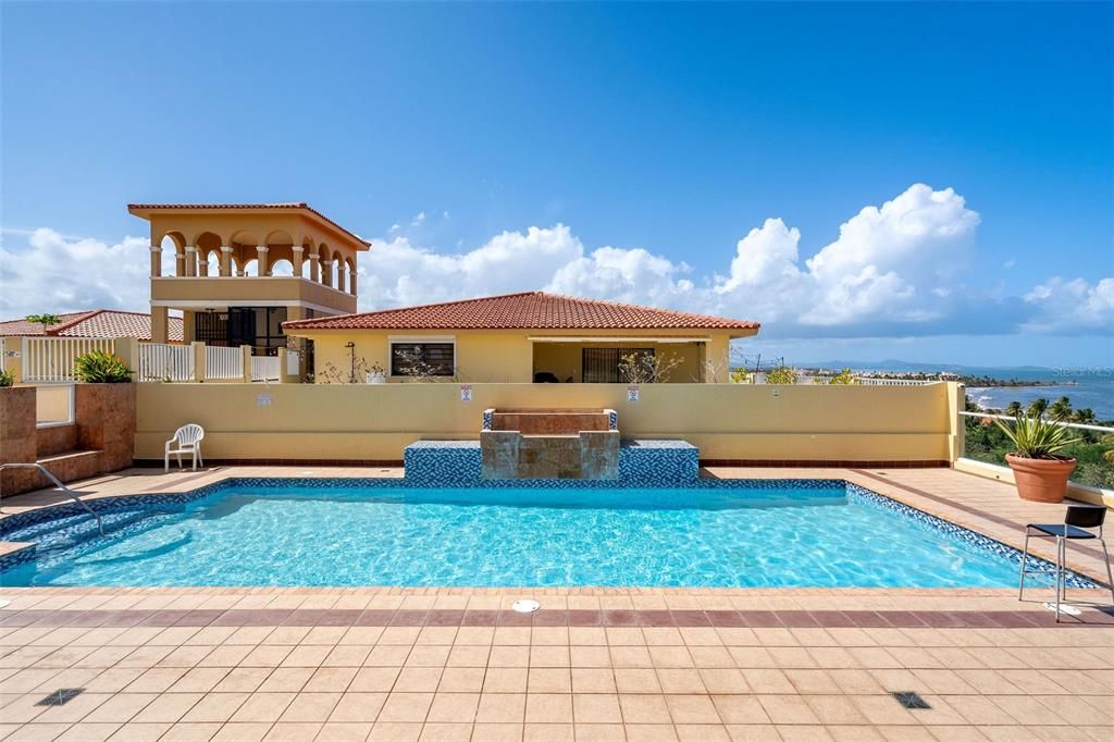 En Venta: $695,000 (3 camas, 2 baños, 2042 Pies cuadrados)
