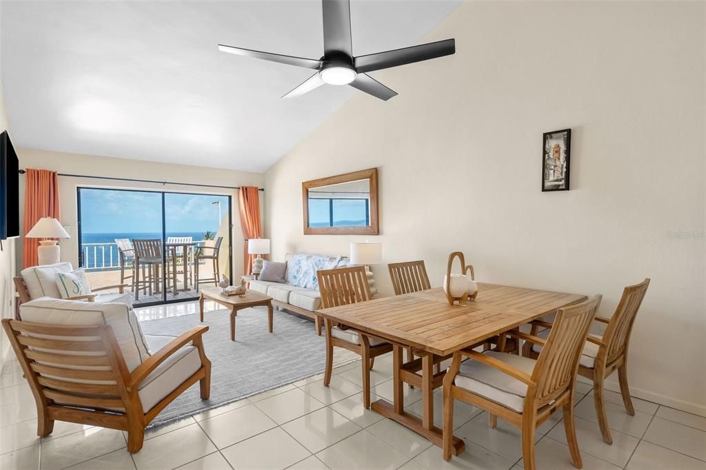En Venta: $695,000 (3 camas, 2 baños, 2042 Pies cuadrados)