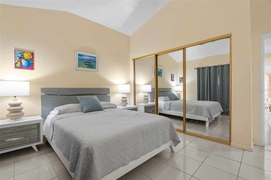 En Venta: $695,000 (3 camas, 2 baños, 2042 Pies cuadrados)