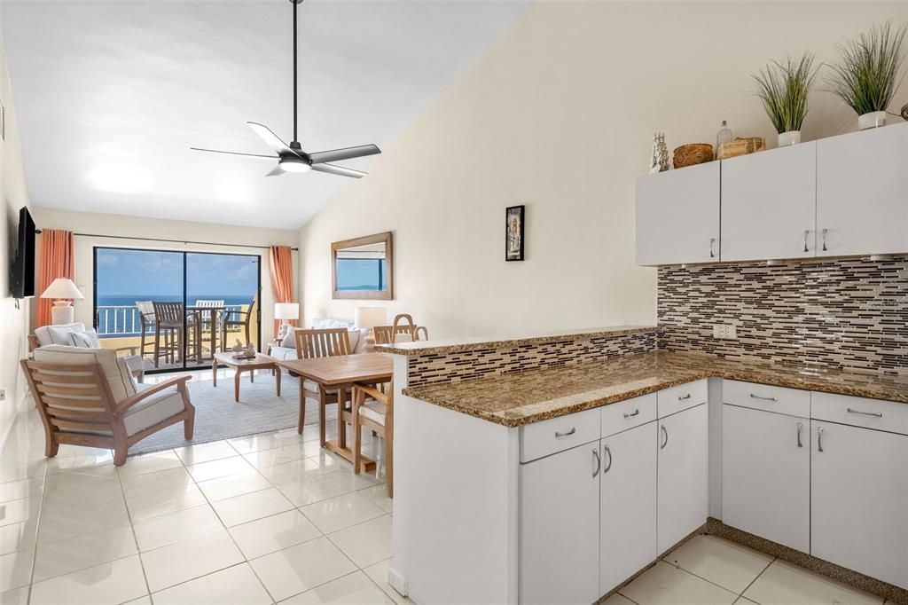 En Venta: $695,000 (3 camas, 2 baños, 2042 Pies cuadrados)