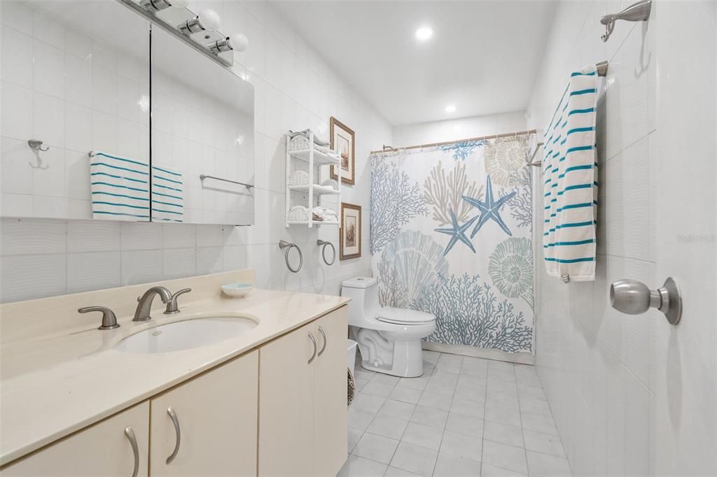 En Venta: $695,000 (3 camas, 2 baños, 2042 Pies cuadrados)