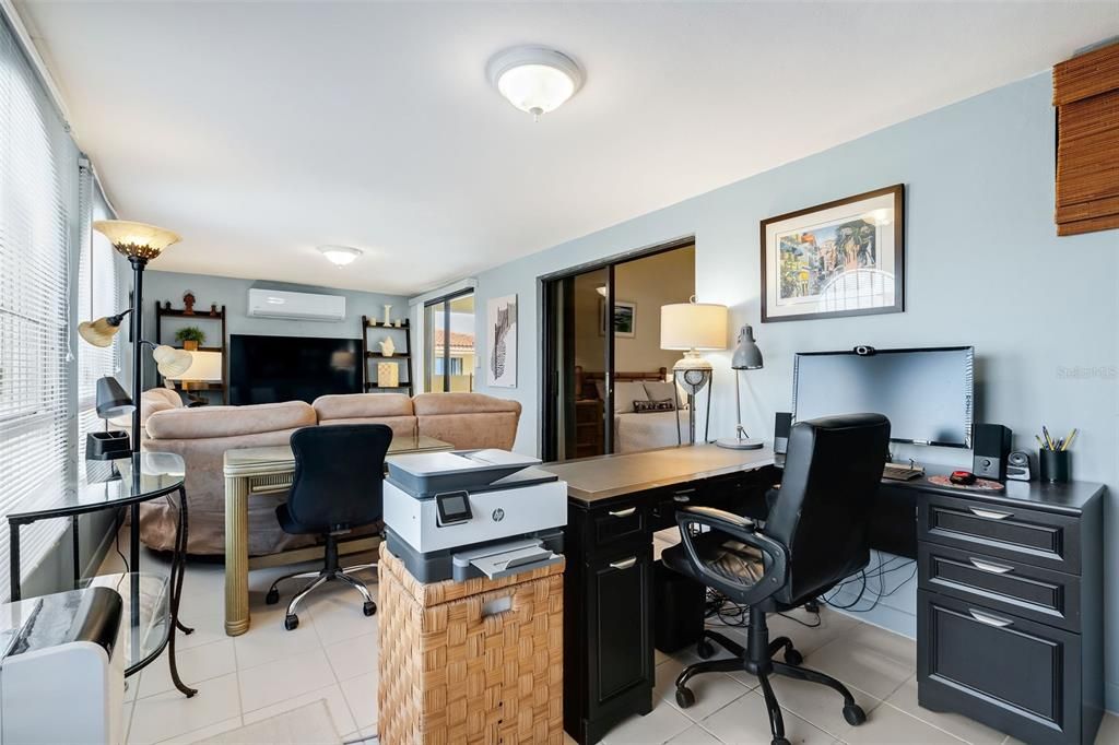 En Venta: $695,000 (3 camas, 2 baños, 2042 Pies cuadrados)