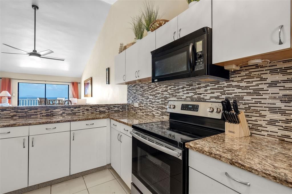 En Venta: $695,000 (3 camas, 2 baños, 2042 Pies cuadrados)