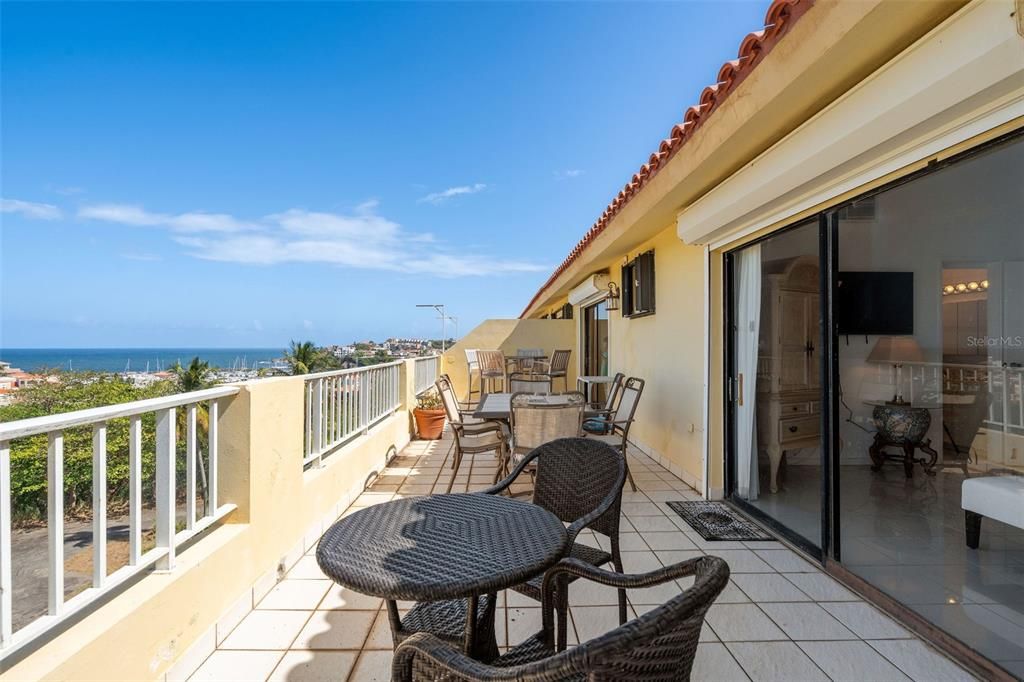 En Venta: $695,000 (3 camas, 2 baños, 2042 Pies cuadrados)