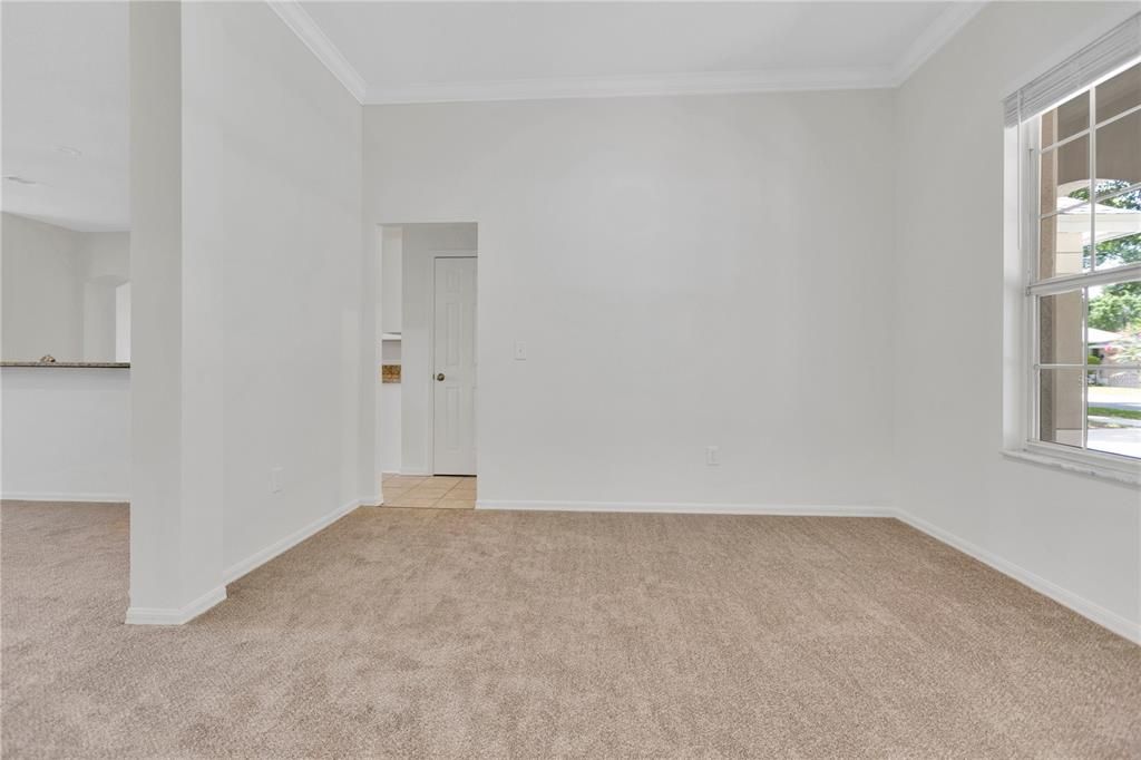 Activo con contrato: $394,900 (3 camas, 2 baños, 1998 Pies cuadrados)