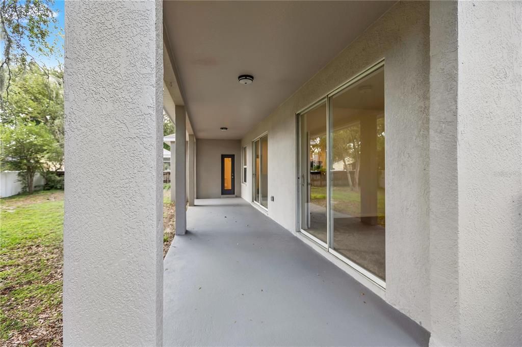 Activo con contrato: $394,900 (3 camas, 2 baños, 1998 Pies cuadrados)