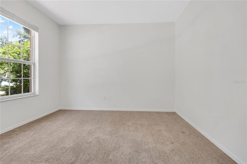 Activo con contrato: $394,900 (3 camas, 2 baños, 1998 Pies cuadrados)