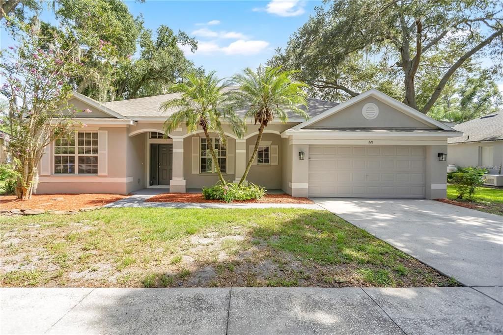 Activo con contrato: $394,900 (3 camas, 2 baños, 1998 Pies cuadrados)