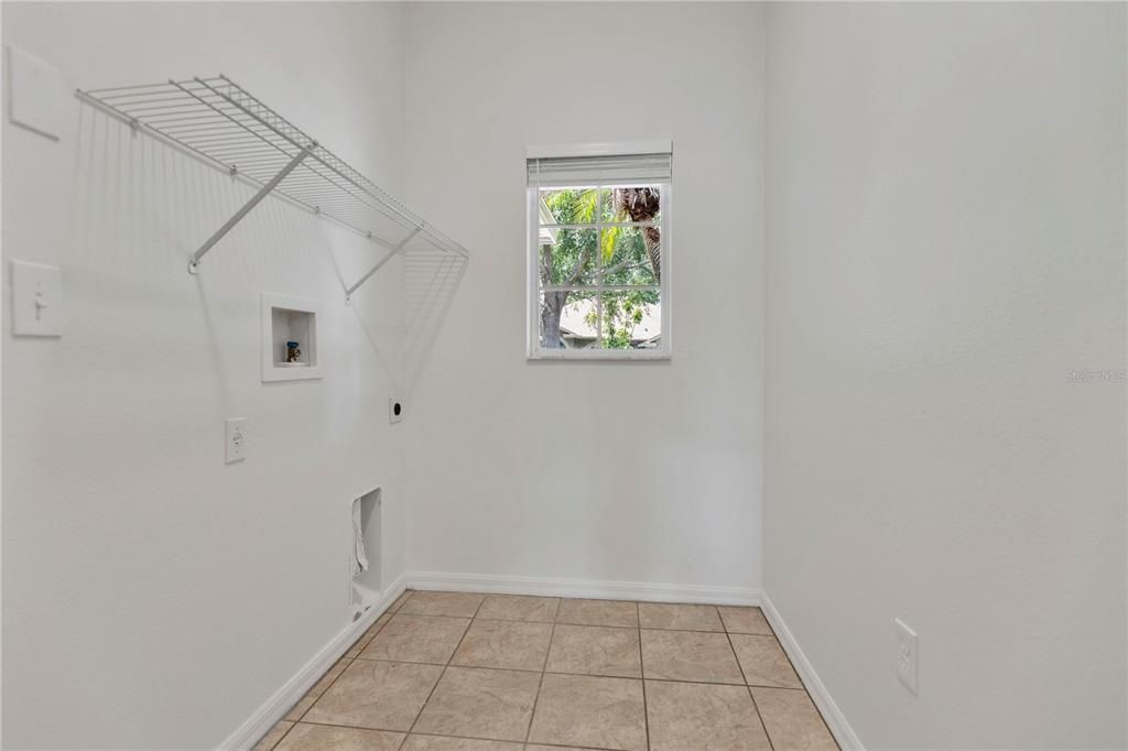 Activo con contrato: $394,900 (3 camas, 2 baños, 1998 Pies cuadrados)