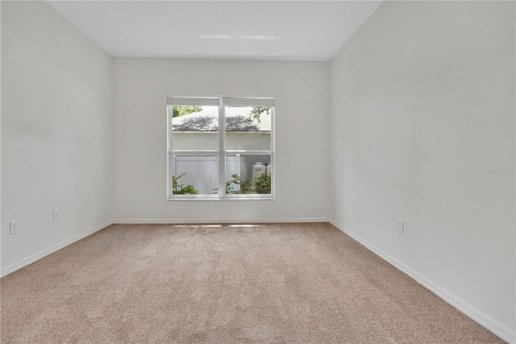 Activo con contrato: $394,900 (3 camas, 2 baños, 1998 Pies cuadrados)
