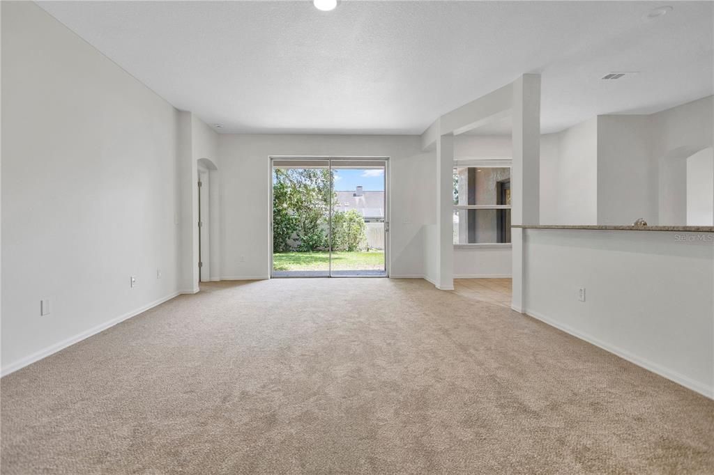 Activo con contrato: $394,900 (3 camas, 2 baños, 1998 Pies cuadrados)
