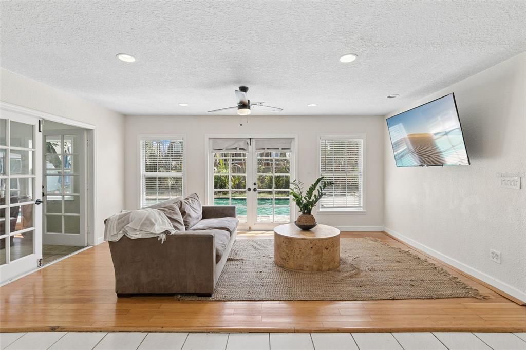 For Sale: $525,000 (3 beds, 2 baths, 1989 Square Feet)