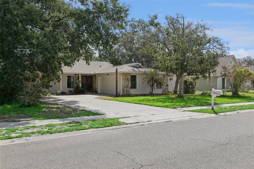 For Sale: $525,000 (3 beds, 2 baths, 1989 Square Feet)