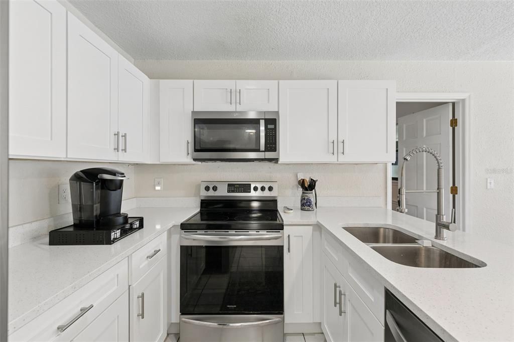 For Sale: $525,000 (3 beds, 2 baths, 1989 Square Feet)