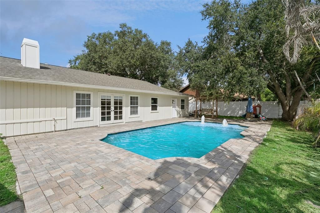 For Sale: $525,000 (3 beds, 2 baths, 1989 Square Feet)