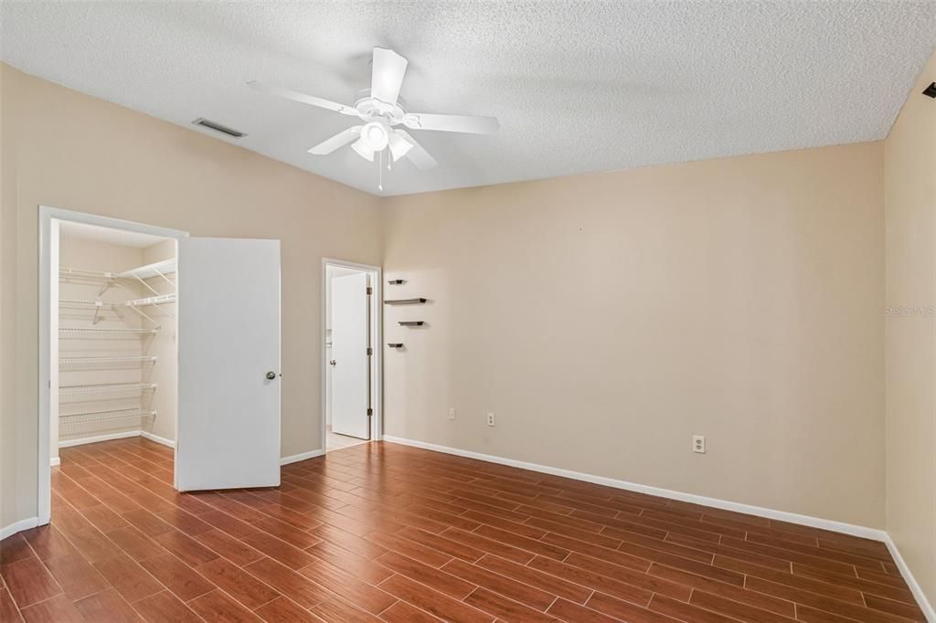 For Sale: $210,000 (2 beds, 2 baths, 1100 Square Feet)