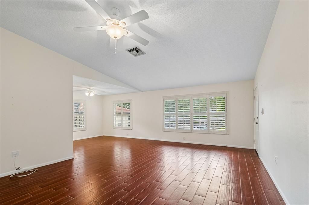 For Sale: $210,000 (2 beds, 2 baths, 1100 Square Feet)